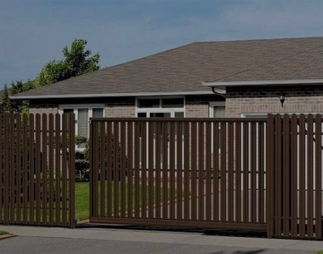 Забор из металлического штакетника